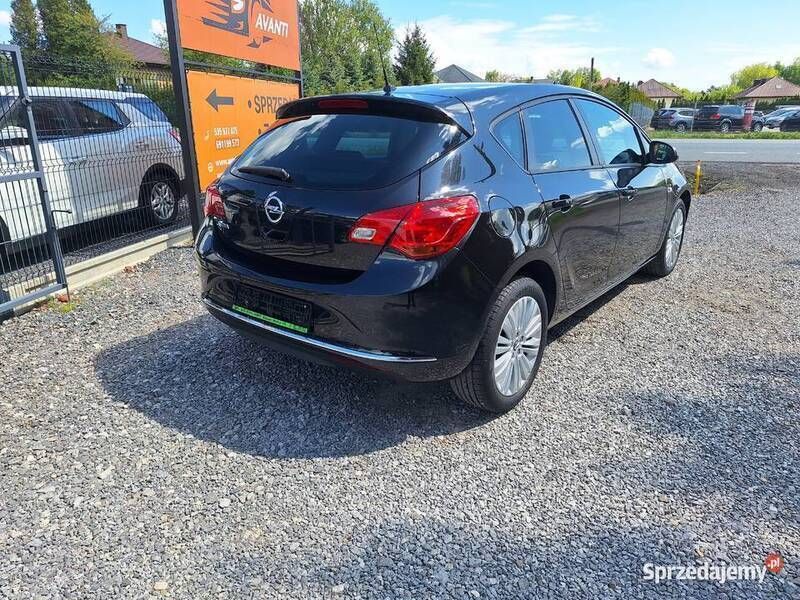 Używany Opel Astra 2015 Czarny Hatchback