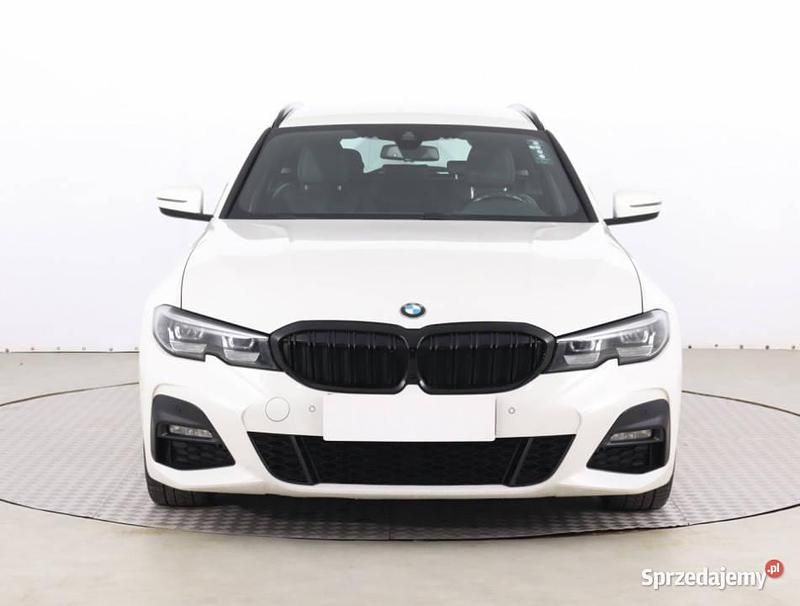 Używany BMW 318 150 KM (110 kW) 2021 Biały Kombi
