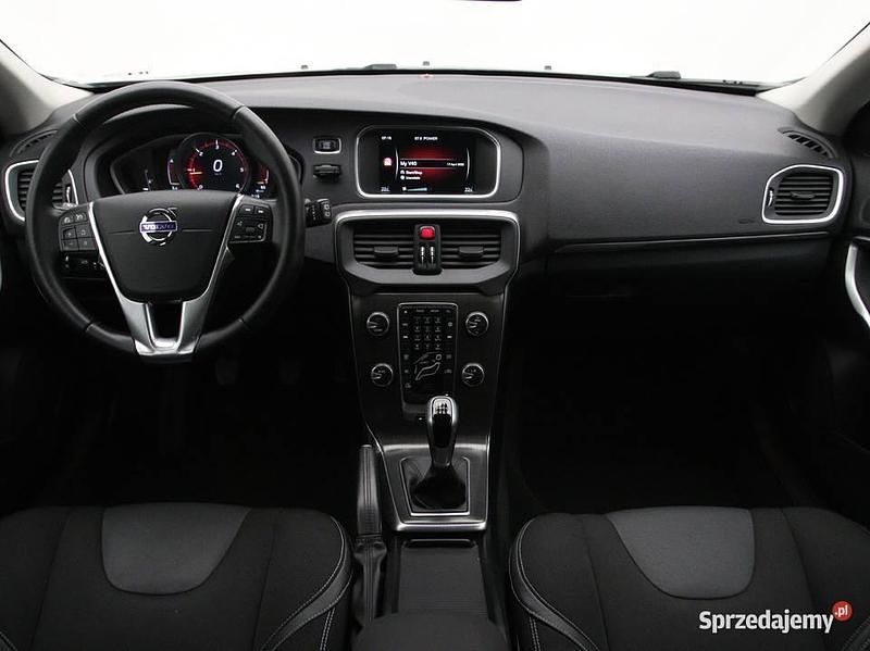 Czarny Używany 2015 Volvo V40 Business Edition Kombi | 37 999 zł (Uczciwa cena) - Obraz 1/4