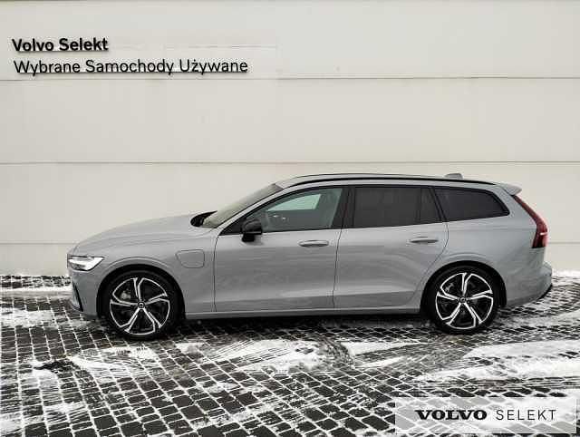 Używany Volvo V60 349 KM (256 kW) 2025 Szary Kombi