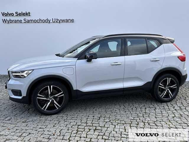 Srebrny Używany 2021 Volvo XC40 SUV | 129 900 zł (Uczciwa cena) - Obraz 1/3