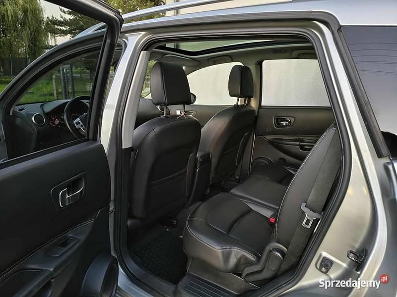 Srebrny Używany 2011 Nissan Qashqai +2 Tekna SUV | 25 000 zł (Uczciwa cena) - Obraz 1/4