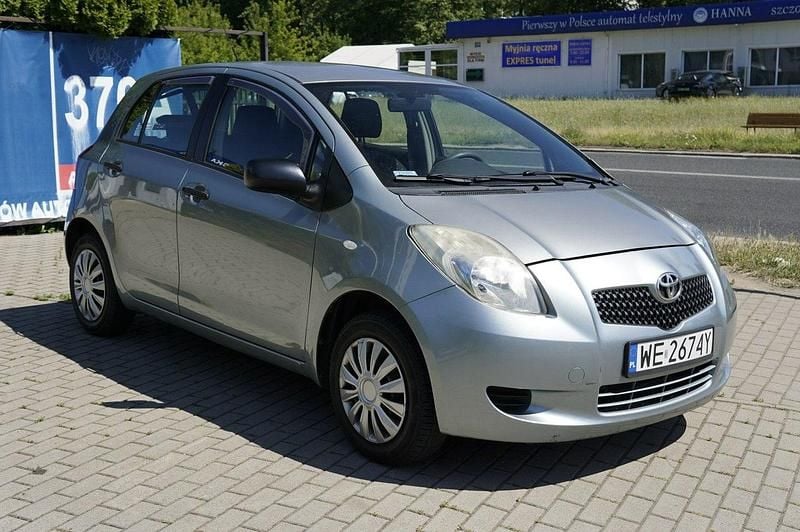 Srebrny (metalik) Używany 2007 Toyota Yaris Hatchback | 11 900 zł (Dobra cena) - Obraz 1/4