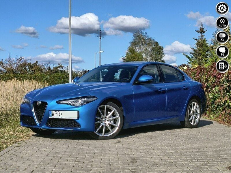 Niebieski (metalik) Używany 2019 Alfa Romeo Giulia Sedan/Limuzyna | 99 900 zł - Obraz 1/4