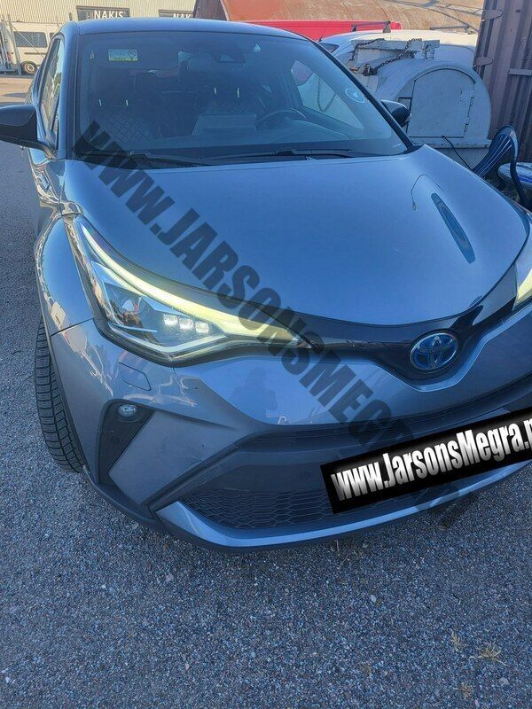 Szary Używany 2022 Toyota C-HR SUV | 73 000 zł (Super Cena) - Obraz 1/4