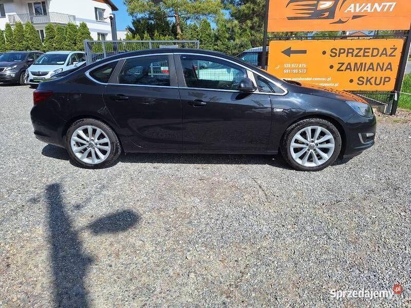 Używany Opel Astra 2014 Brązowy Sedan/Limuzyna