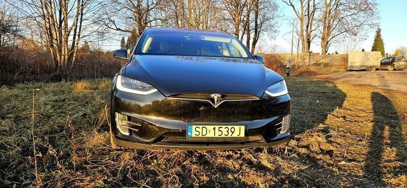 Czarny Używany 2017 Tesla Model X SUV | 147 000 zł - Obraz 1/4