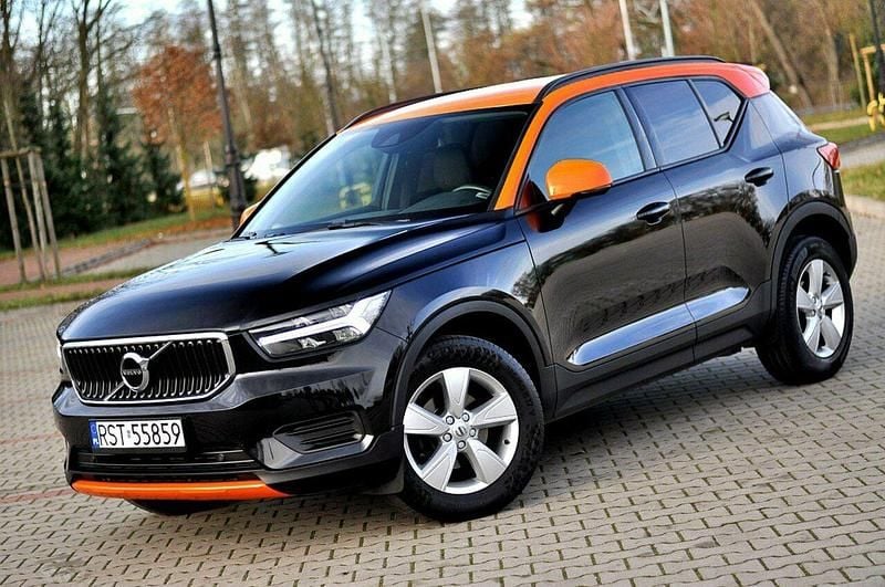 Czarny Używany 2022 Volvo XC40 R-Design SUV | 87 900 zł (Super Cena) - Obraz 1/4
