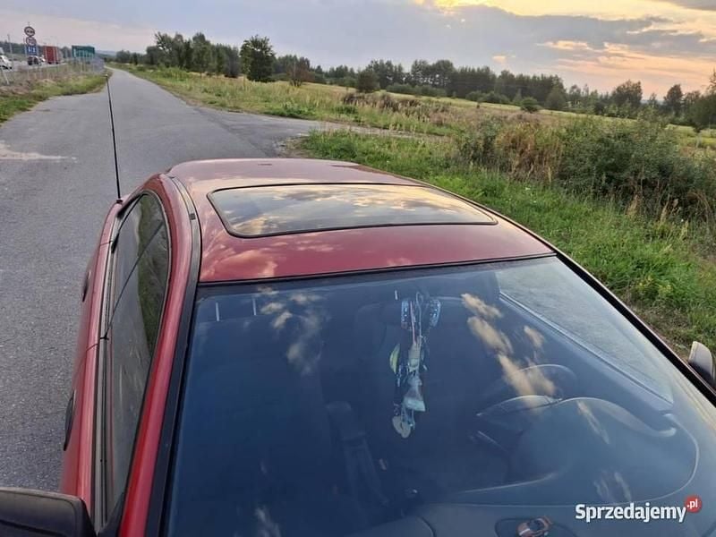 Używany Mazda 323F 1994 Czerwony Hatchback