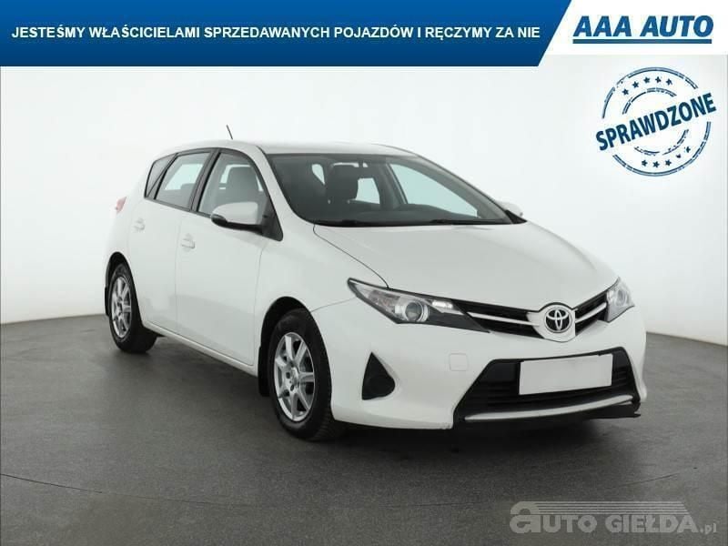 Biały Używany 2014 Toyota Auris | 28 999 zł (Dobra cena) - Obraz 1/4