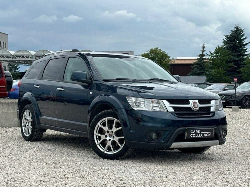 Niebieski (metalik) Używany 2014 Fiat Freemont SUV | 41 000 zł - Obraz 1/4