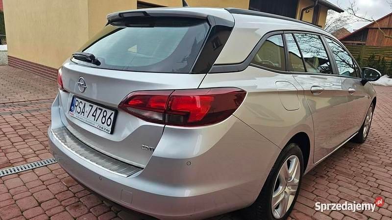 Używany Opel Astra 2017 Srebrny Kombi