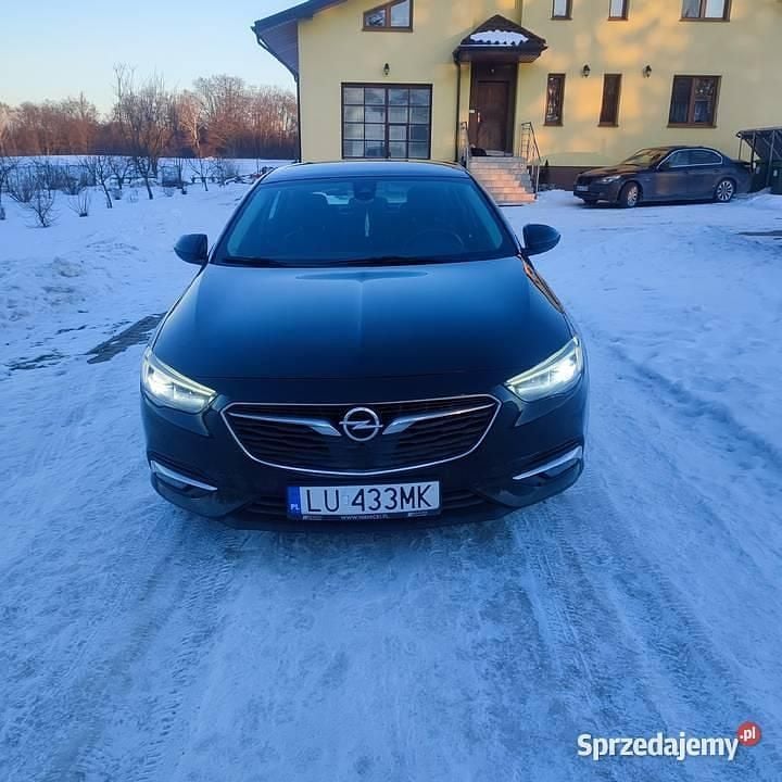 Używany Opel Insignia 136 KM (100 kW) 2019 Czarny Hatchback
