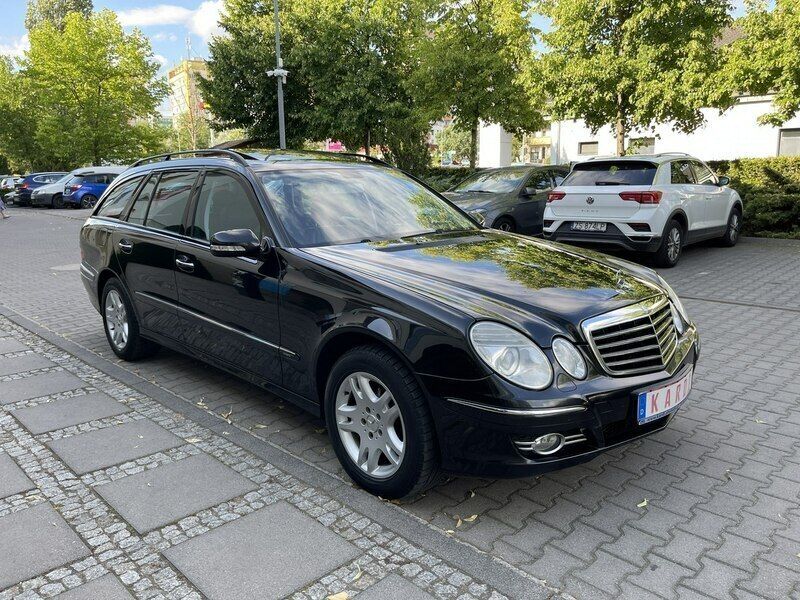 Używany Mercedes E280 190 KM (139 kW) 2009 Czarny Sedan/Limuzyna