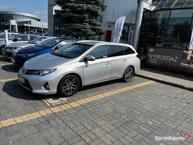 Srebrny Używany 2015 Toyota Auris Sedan/Limuzyna | 39 000 zł - Obraz 1/4
