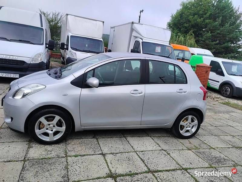 Srebrny Używany 2007 Toyota Yaris Hatchback | 15 500 zł (Super Cena) - Obraz 1/4