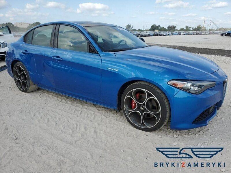 Niebieski Używany 2022 Alfa Romeo Giulia Sedan/Limuzyna | 71 890 zł - Obraz 1/3