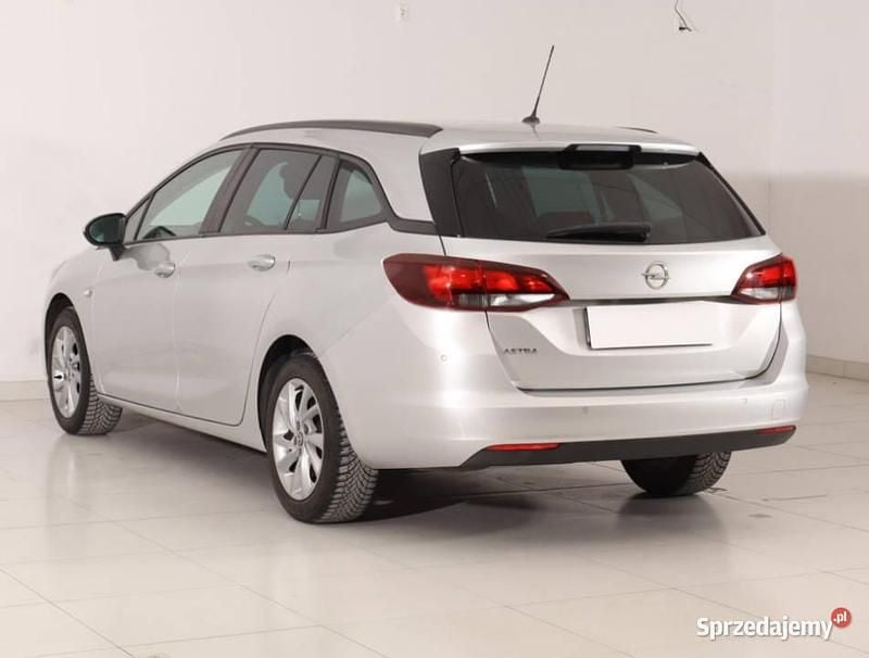 Używany Opel Astra 2020 Srebrny Kombi