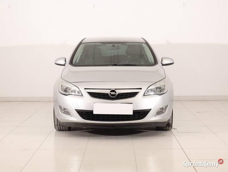Srebrny Używany 2012 Opel Astra Hatchback | 17 499 zł (Dobra cena) - Obraz 1/4