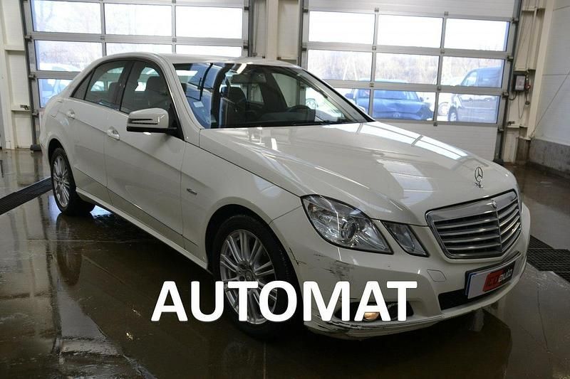 Biały Używany 2011 Mercedes E300 Elegance Sedan/Limuzyna | 30 200 zł - Obraz 1/4
