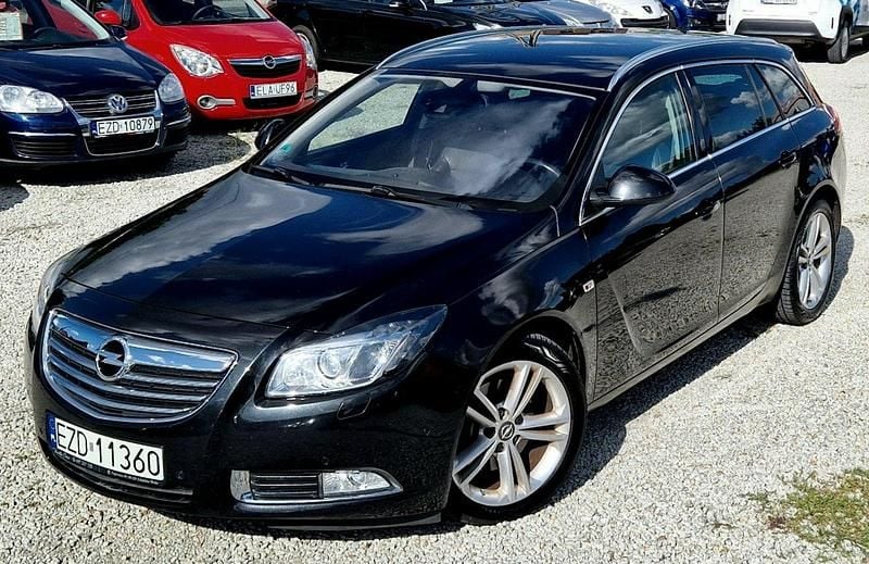 Czarny (metalik) Używany 2011 Opel Insignia Kombi | 24 800 zł (Uczciwa cena) - Obraz 1/4