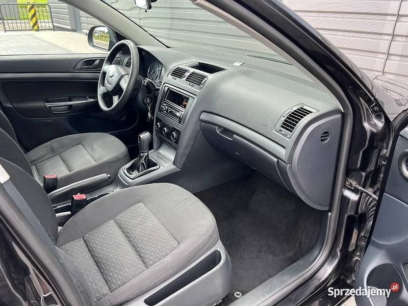 Używany Skoda Octavia 105 KM (77 kW) 2010 Czarny Hatchback
