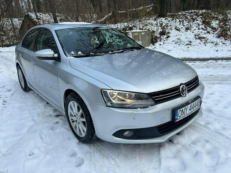 Srebrny Używany 2012 VW Jetta Sedan/Limuzyna | 18 700 zł (Super Cena) - Obraz 1/4