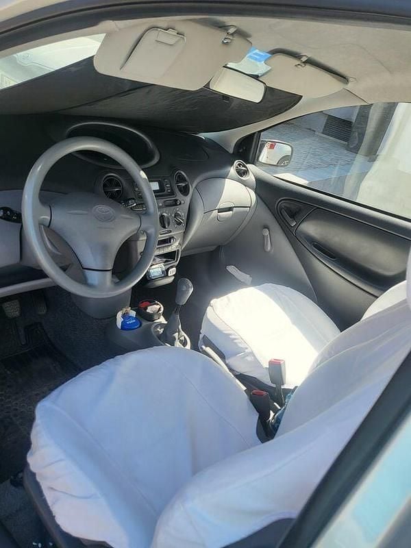 Srebrny Używany 1999 Toyota Yaris Hatchback | 8200 zł - Obraz 1/4