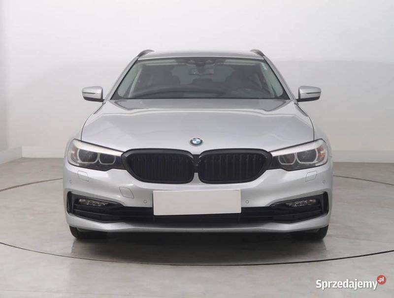 Srebrny Używany 2017 BMW 520 Kombi | 89 999 zł (Uczciwa cena) - Obraz 1/4