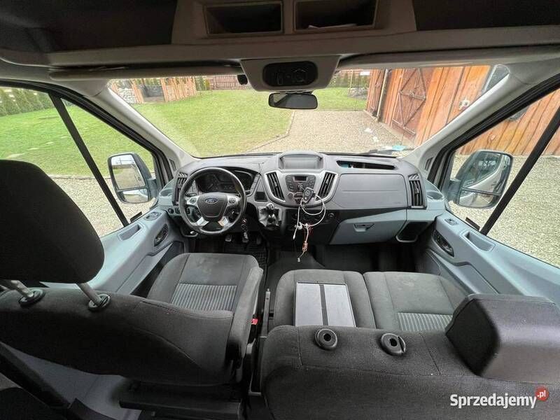 Beżowy Używany 2017 Ford Transit Minivan | 30 000 zł - Obraz 1/4