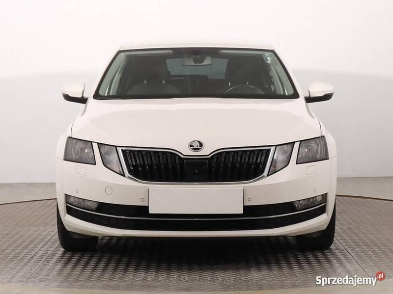 Używany Skoda Octavia 150 KM (110 kW) 2017 Biały Hatchback