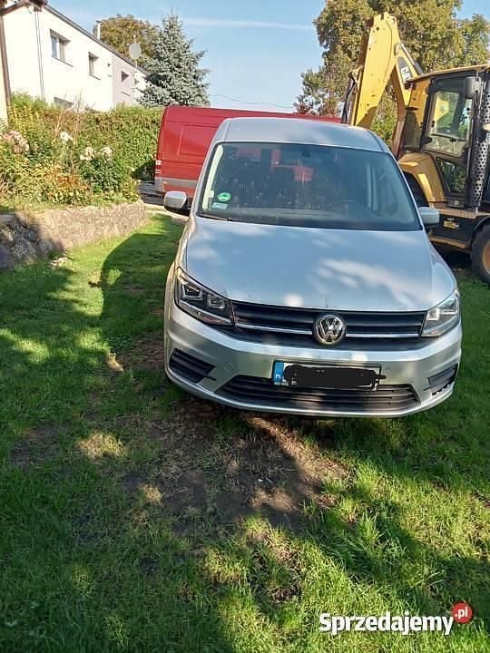 Używany VW Caddy Maxi 2018 Srebrny Minivan