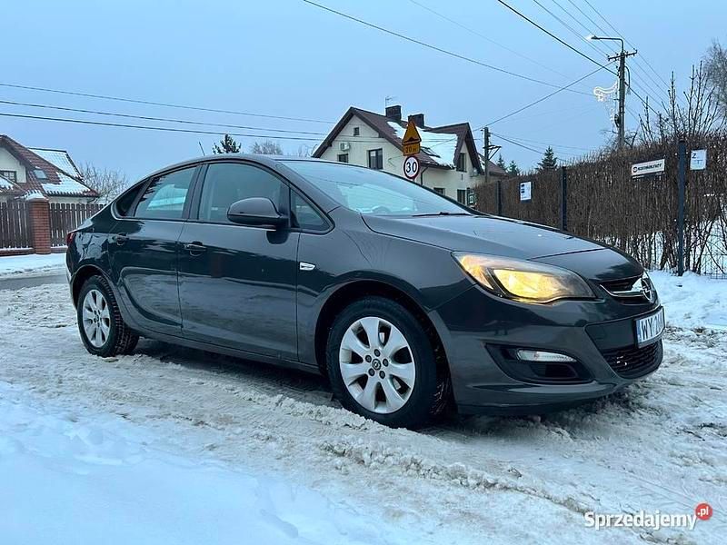 Używany Opel Astra 2015 Szary Sedan/Limuzyna
