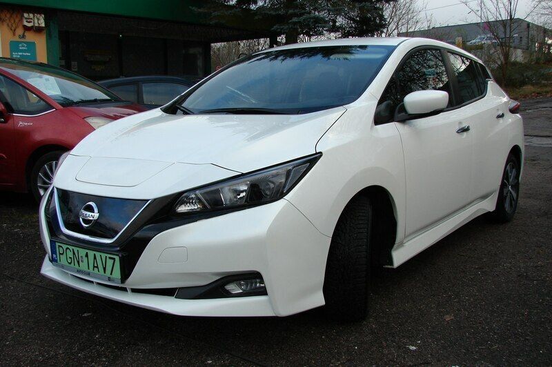 Biały (metalik, perła) Używany 2021 Nissan Leaf Hatchback | 69 900 zł (Uczciwa cena) - Obraz 1/4