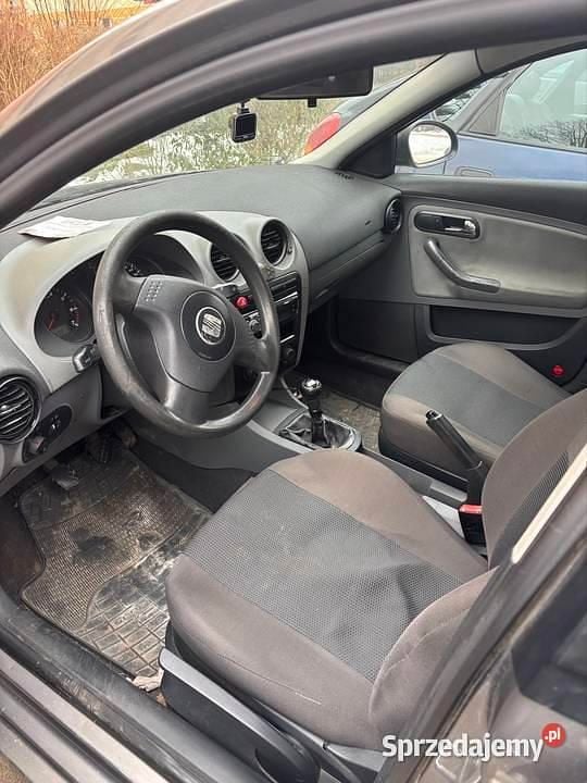 Srebrny Używany 2003 Seat Cordoba Sedan/Limuzyna | 2000 zł - Obraz 1/3