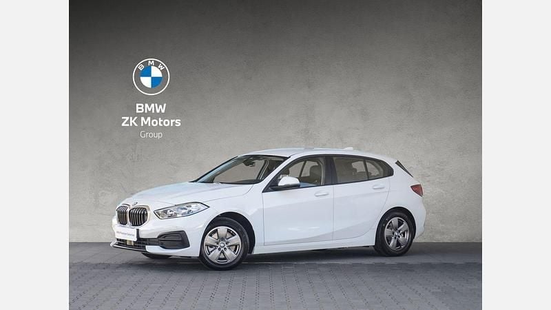 Biel alpejska Używany 2024 BMW 118 Advantage Hatchback | 123 900 zł (Uczciwa cena) - Obraz 1/3