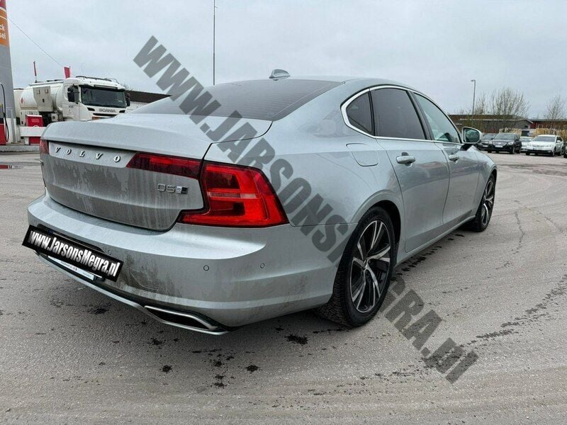 Używany Volvo S90 190 KM (139 kW) 2018 Srebrny Sedan/Limuzyna