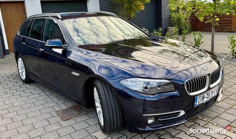 Granatowy Używany 2016 BMW 520 Luxury Line Kombi | 75 000 zł (Uczciwa cena) - Obraz 1/4