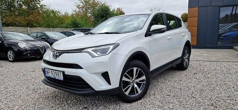 Używany Toyota RAV4 143 KM (105 kW) 2017 Biały SUV