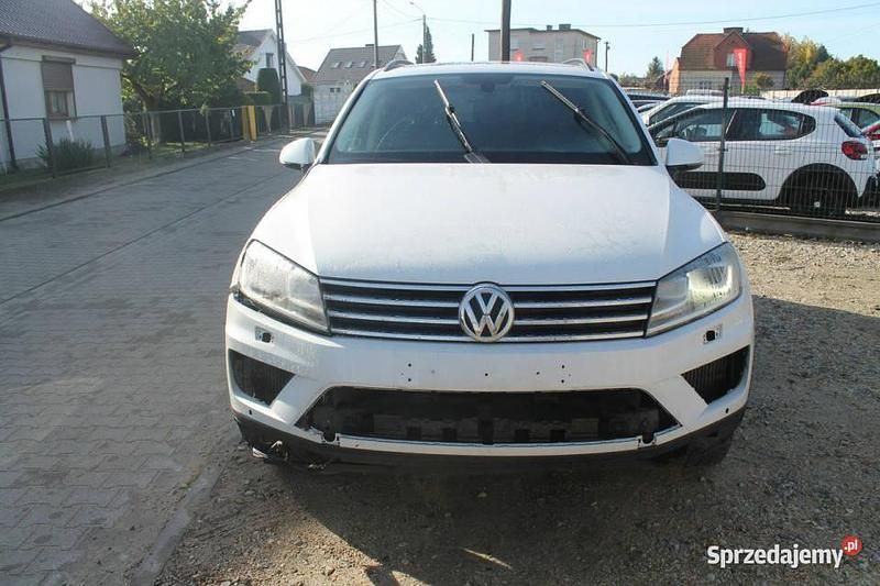 Biały Używany 2014 VW Touareg SUV | 42 900 zł - Obraz 1/4
