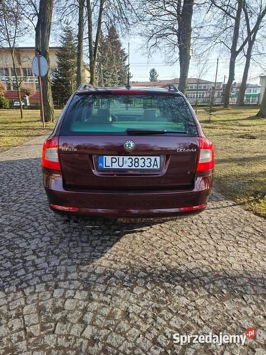 Używany Skoda Octavia Elegance 105 KM (77 kW) 2010 Bordowy Kombi