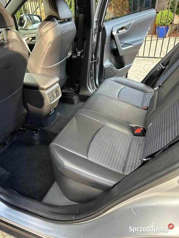Srebrny Używany 2020 Toyota RAV4 Hybrid SUV | 160 000 zł - Obraz 1/4