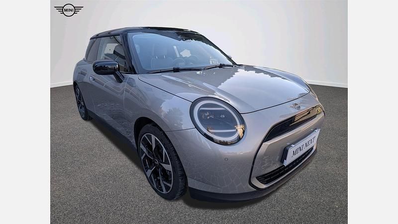 Melting silver iii Używany 2024 Mini Cooper SE Hatchback | 132 300 zł (Uczciwa cena) - Obraz 1/4