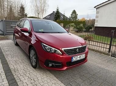 Bordowy Używany 2020 Peugeot 308 Kombi | 37 900 zł (Uczciwa cena) - Obraz 1/4