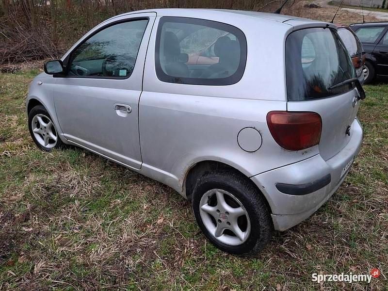 Używany Toyota Yaris 68 KM (50 kW) 1999