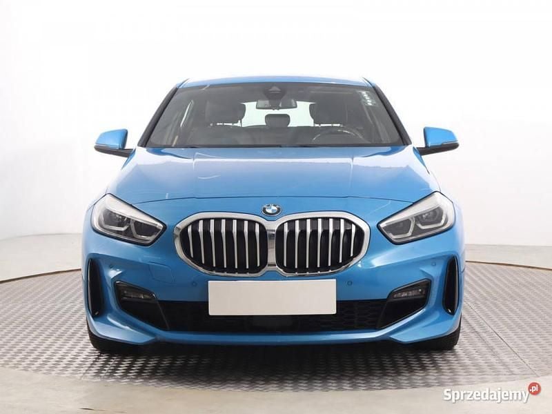 Niebieski Używany 2021 BMW 120 Hatchback | 107 999 zł - Obraz 1/4