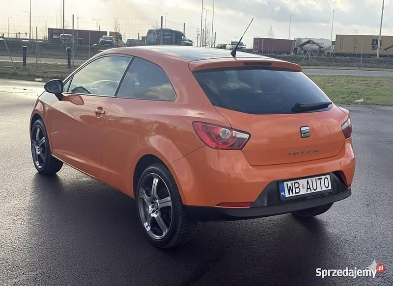 Pomarańczowy Używany 2009 Seat Ibiza Hatchback | 13 900 zł (Dość drogi) - Obraz 1/4