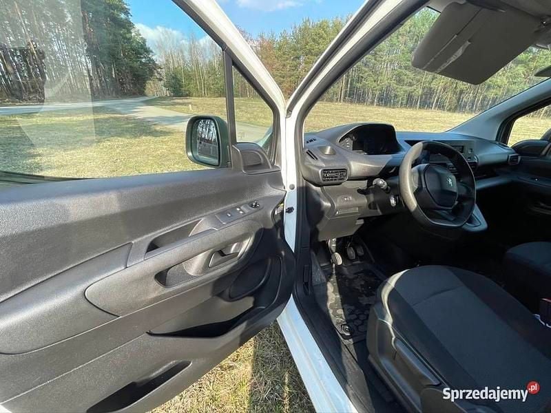 Biały Używany 2020 Peugeot Partner Minivan | 22 500 zł (Super Cena) - Obraz 1/3
