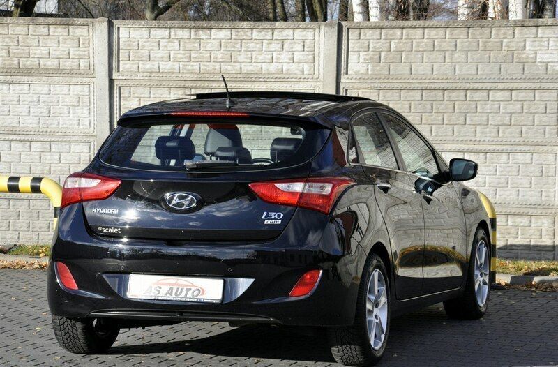 Używany Hyundai i30 Premium 128 KM (94 kW) 2012 Czarny (metalik, perła) Hatchback