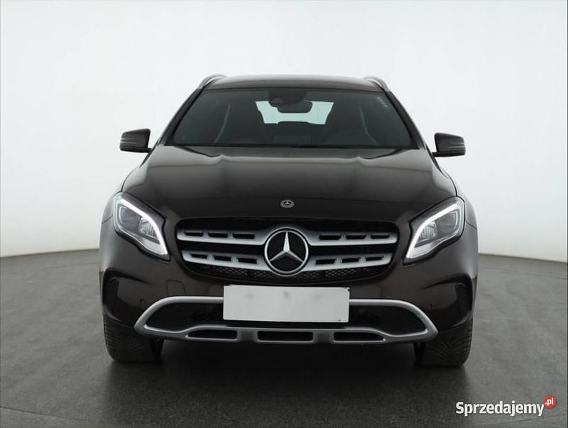 Brązowy Używany 2017 Mercedes GLA220 SUV | 92 999 zł - Obraz 1/4